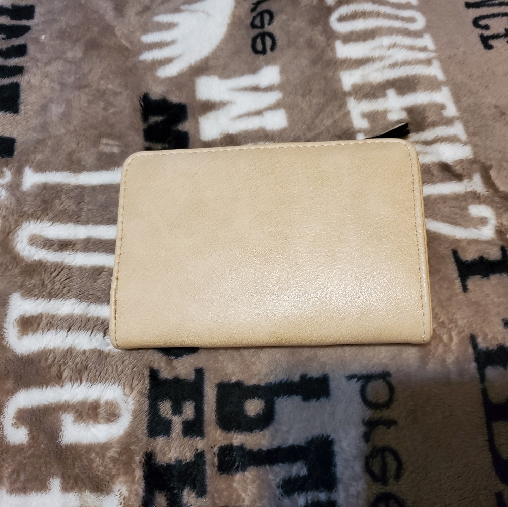 Max Studio Wallet - Picture 2 of 6